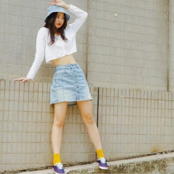 American Eagle Denim Skirt Sz 4 Light Wash High Waisted Button-front A-line - Picture 2 of 7